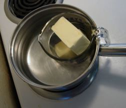 Le beurre clarifié, ghee ou encore ghî est une technique qui permet de dissocier les trois éléments qui constituent le beurre.